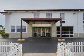 Belmont Inn & Suites