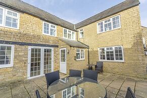 Pettifers Freehouse Hotel