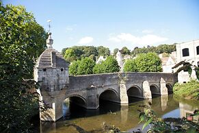 Pettifers Freehouse Hotel