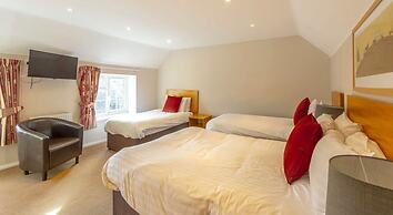 Pettifers Freehouse Hotel