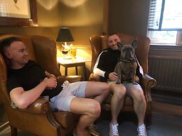 Pettifers Freehouse Hotel