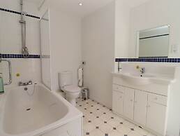 Pettifers Freehouse Hotel