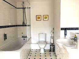 Pettifers Freehouse Hotel