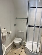 Pettifers Freehouse Hotel