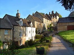 Pettifers Freehouse Hotel