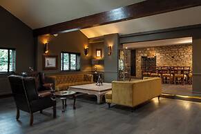 Pettifers Freehouse Hotel