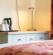 Pettifers Freehouse Hotel