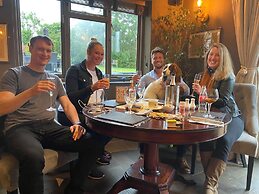 Pettifers Freehouse Hotel