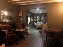 Pettifers Freehouse Hotel