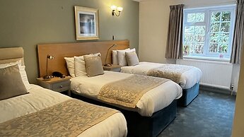 Pettifers Freehouse Hotel