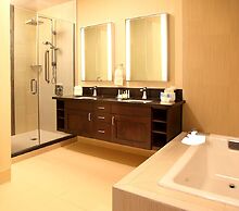 DoubleTree by Hilton Claremont
