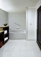DoubleTree by Hilton Claremont