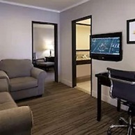 DoubleTree by Hilton Claremont
