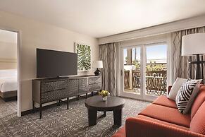 Zachari Dunes on Mandalay Beach, Curio Collection by Hilton