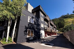 Red Wolf Lodge at Olympic Valley
