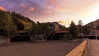 Red Wolf Lodge at Olympic Valley