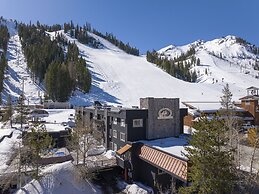 Red Wolf Lodge at Olympic Valley