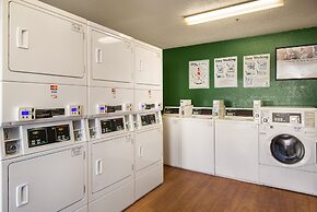 HomeTowne Studios by Red Roof Spartanburg - Asheville Highway