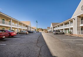 HomeTowne Studios by Red Roof Spartanburg - Asheville Highway