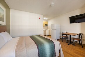 HomeTowne Studios by Red Roof Spartanburg - Asheville Highway