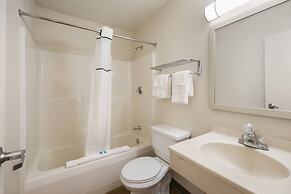 HomeTowne Studios by Red Roof Spartanburg - Asheville Highway