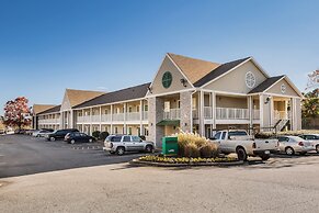 HomeTowne Studios by Red Roof Spartanburg - Asheville Highway