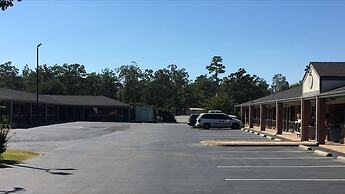 Redwood Inn and Suites