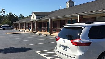 Redwood Inn and Suites