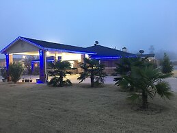 Redwood Inn and Suites