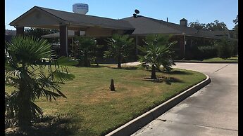 Redwood Inn and Suites