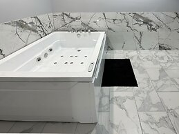 BayVue Hotel, Resort and Suites