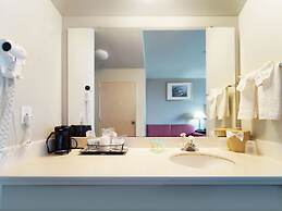 BayVue Hotel, Resort and Suites