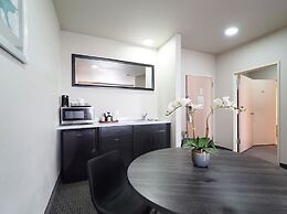 BayVue Hotel, Resort and Suites