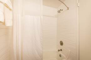 SOMA Park Inn – Civic Center