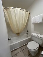 Desert Sands Inn & Suites