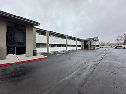 Desert Sands Inn & Suites