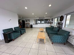 Desert Sands Inn & Suites