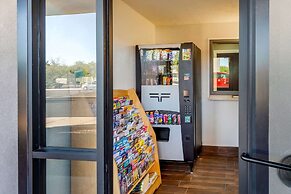 Econo Lodge West - Coors Blvd