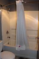 Econo Lodge West - Coors Blvd