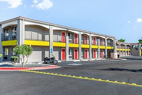 Econo Lodge West - Coors Blvd
