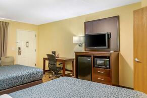 Econo Lodge West - Coors Blvd