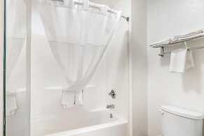 Quality Inn & Suites Decatur - Priceville I-65