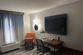 La Quinta Inn & Suites by Wyndham Birmingham Homewood