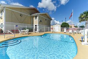 Rodeway Inn & Suites Jacksonville near Camp Lejeune