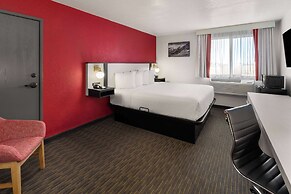 SYLO Hotel Denver Airport, a Ramada by Wyndham
