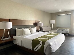 Quality Inn & Suites Near White Sands National Park