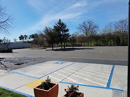 Days Inn by Wyndham Woodland