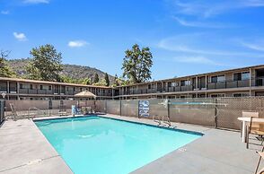 Econo Lodge Inn Suites Yreka