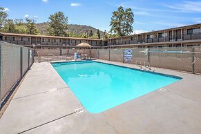 Econo Lodge Inn Suites Yreka