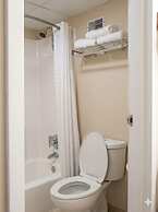 Quality Inn & Suites Moline - Quad Cities